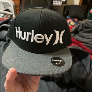 NWOT Youth Hurley black, grey with white lettering snap back flat bill hat 4-7